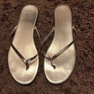 Gold flip flops wedding